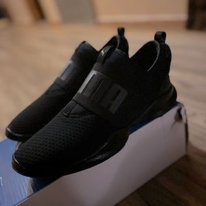 Puma Tennis Shoes Size 9